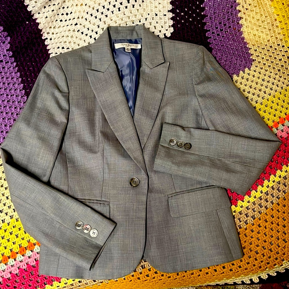Nine West Suit Jacket & matching Skirt Size 4 Gray